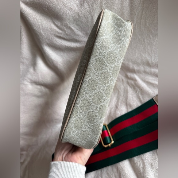 Gucci Beige Monogram Shoulder Bag with Green & Red Web Strap - Picture 5 of 9